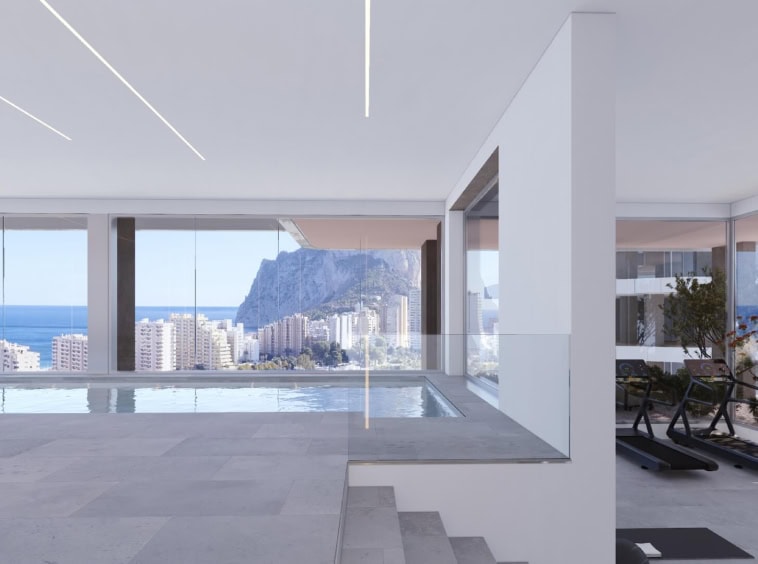 Luxe nieuwbouw duplex penthouse met zwembad in Calpe met uitzicht op zee en natuurpark Las Salinas.