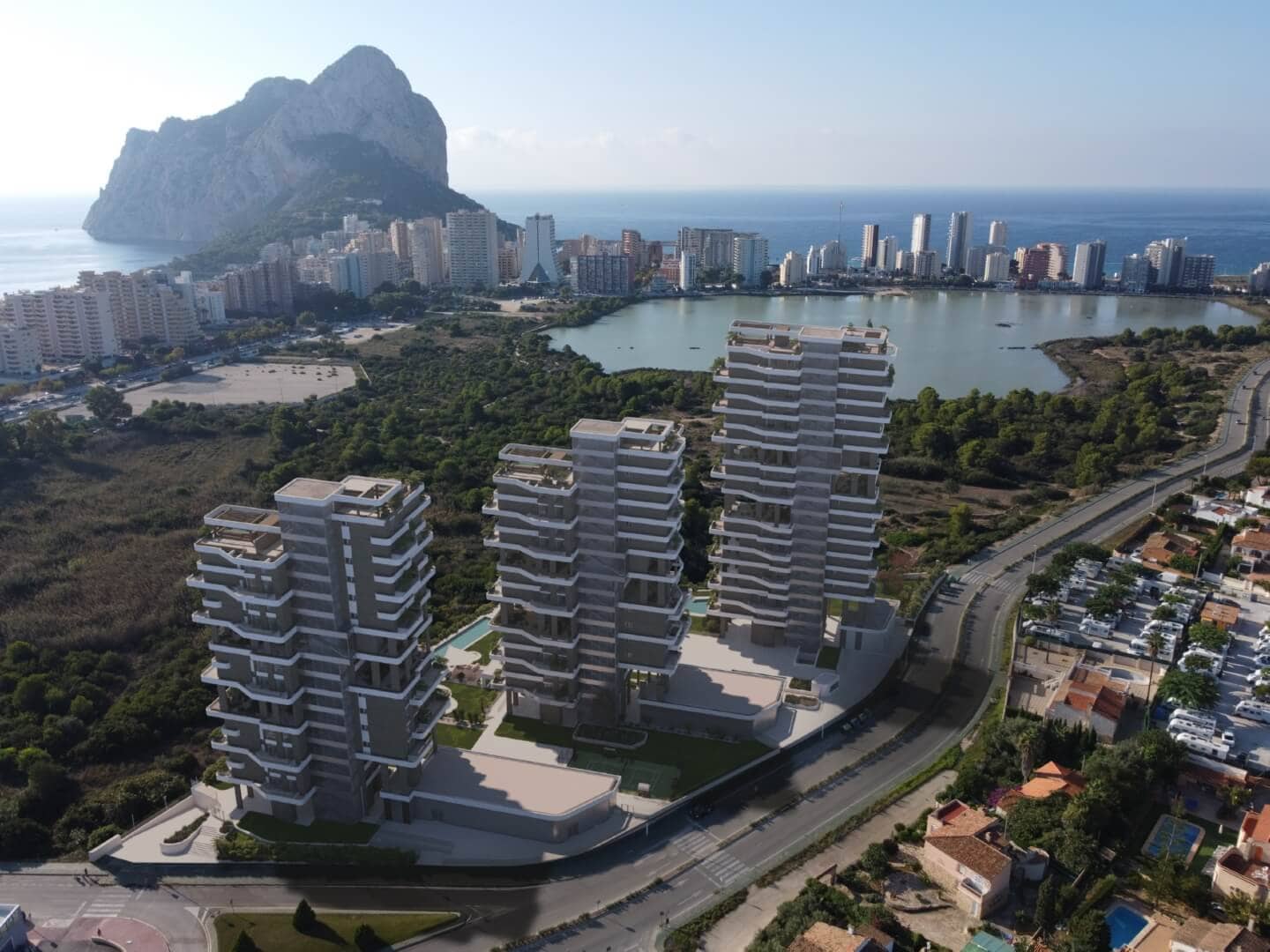 Luxe nieuwbouw duplex penthouse met zwembad in Calpe met uitzicht op zee en natuurpark Las Salinas.