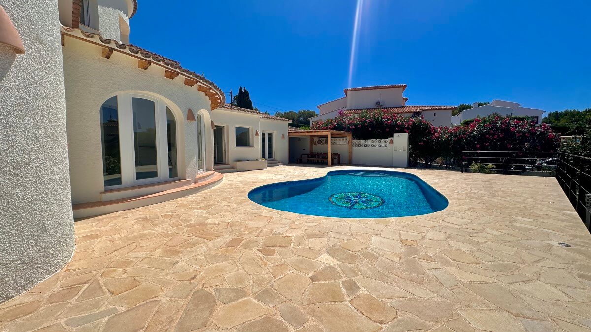 Gerenoveerde villa in Moraira met zwembad