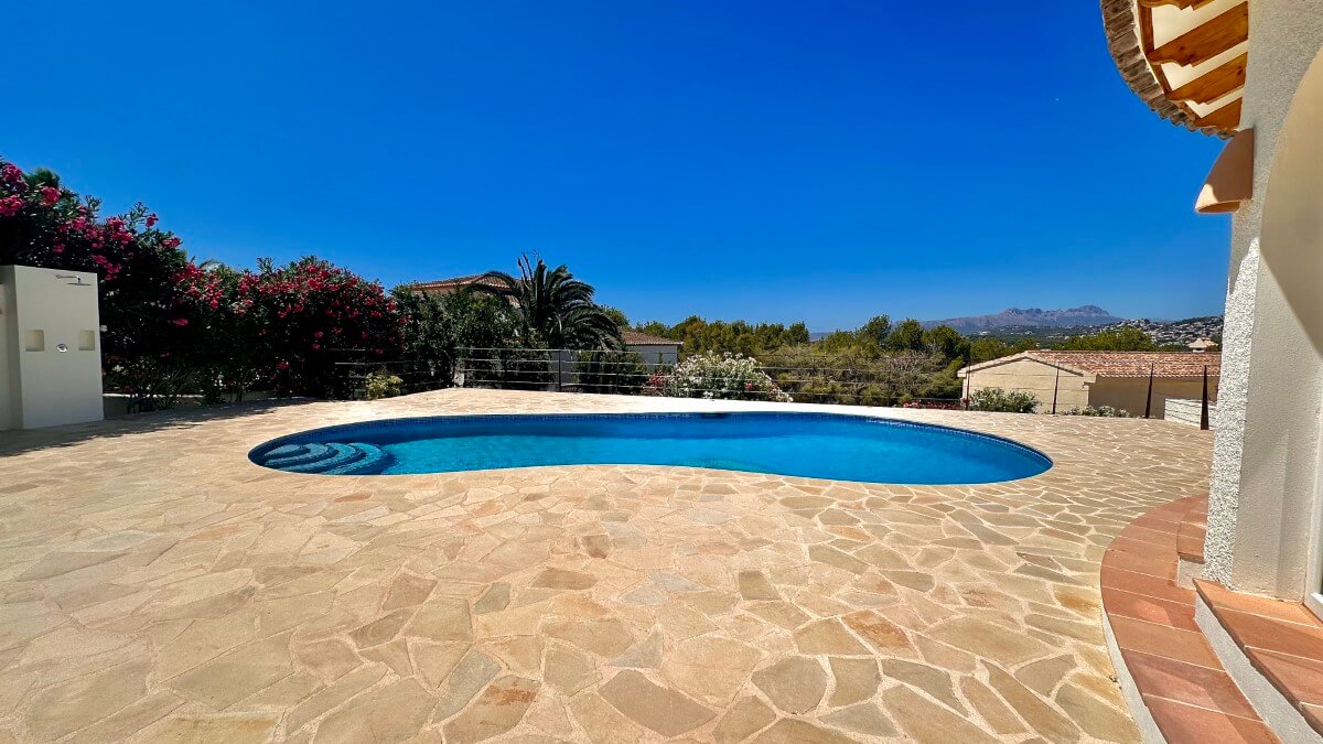 Gerenoveerde villa in Moraira met zwembad