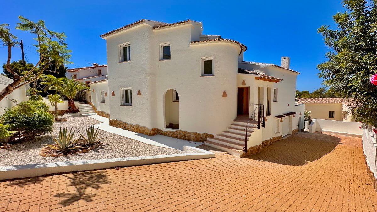 Gerenoveerde villa in Moraira met zwembad