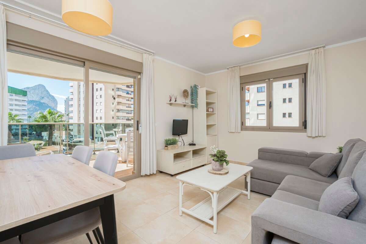 Appartement met parkeerplaats te koop in Calpe woonkamer. terras, balkon